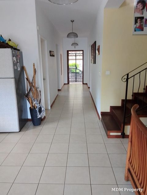 Maison familiale avec piscine et studio · photo 4/5